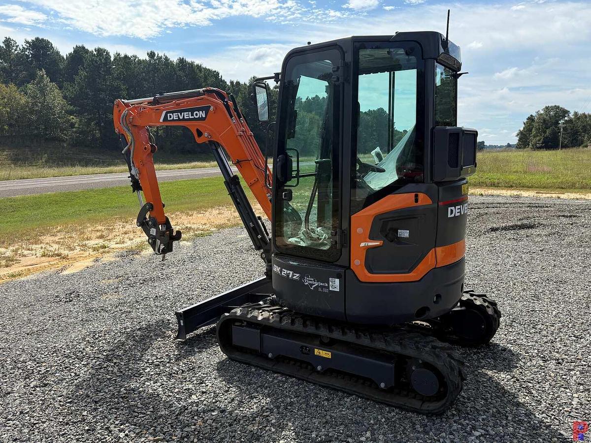 Used (NEW) DEVELON DX27Z-7 COMPACT MINI EXCAVATOR
