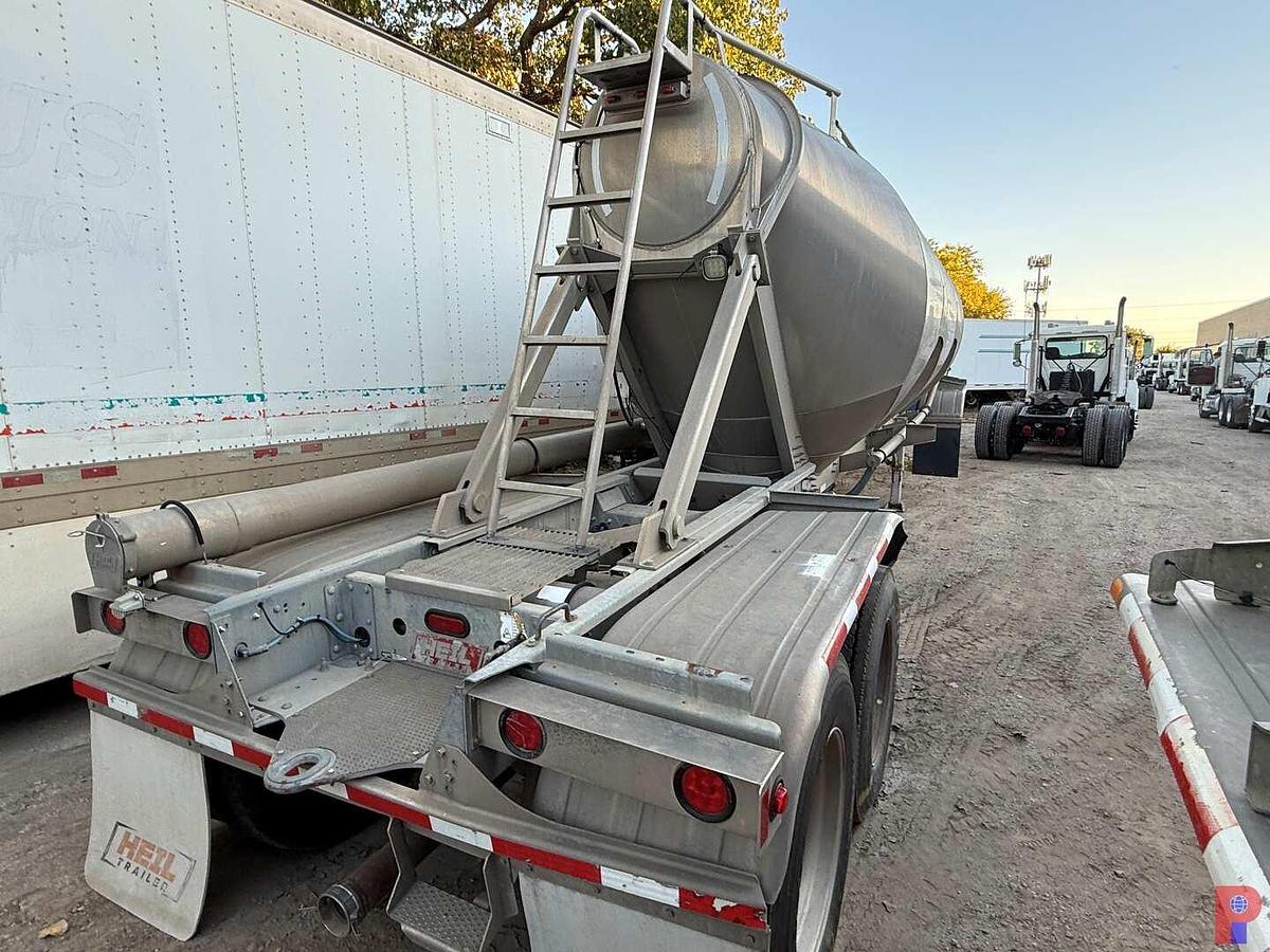 Used 2017 HEIL 1040 CF T/A PNEUMATIC BULK TRAILER