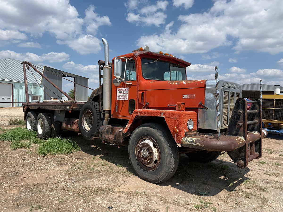 Used 1981 INTERNATIONAL 5000 T/A 30-TON GIN POLE TRUCK