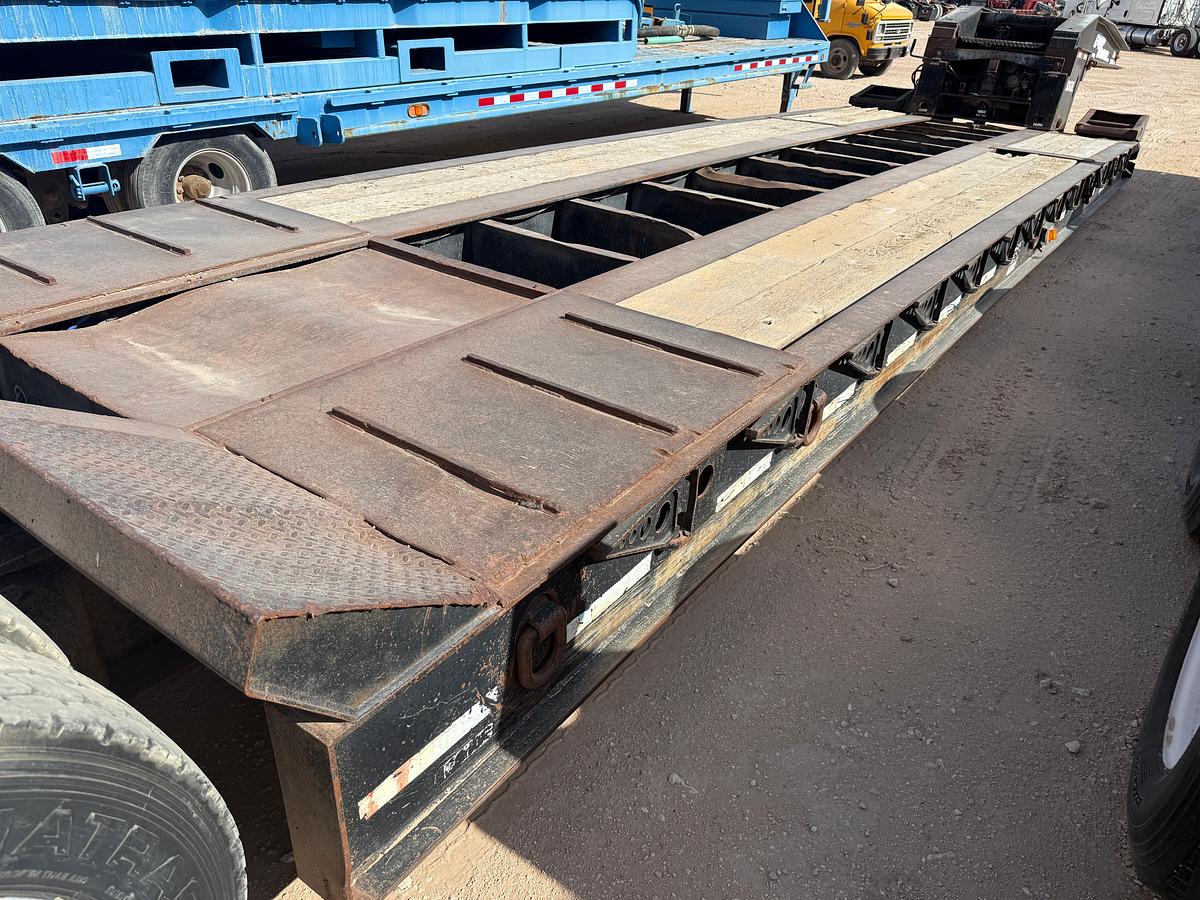 Used 2005 EAGER BEAVER 50GSL 3-AXLE 40’ X 102” RGN TRAILER