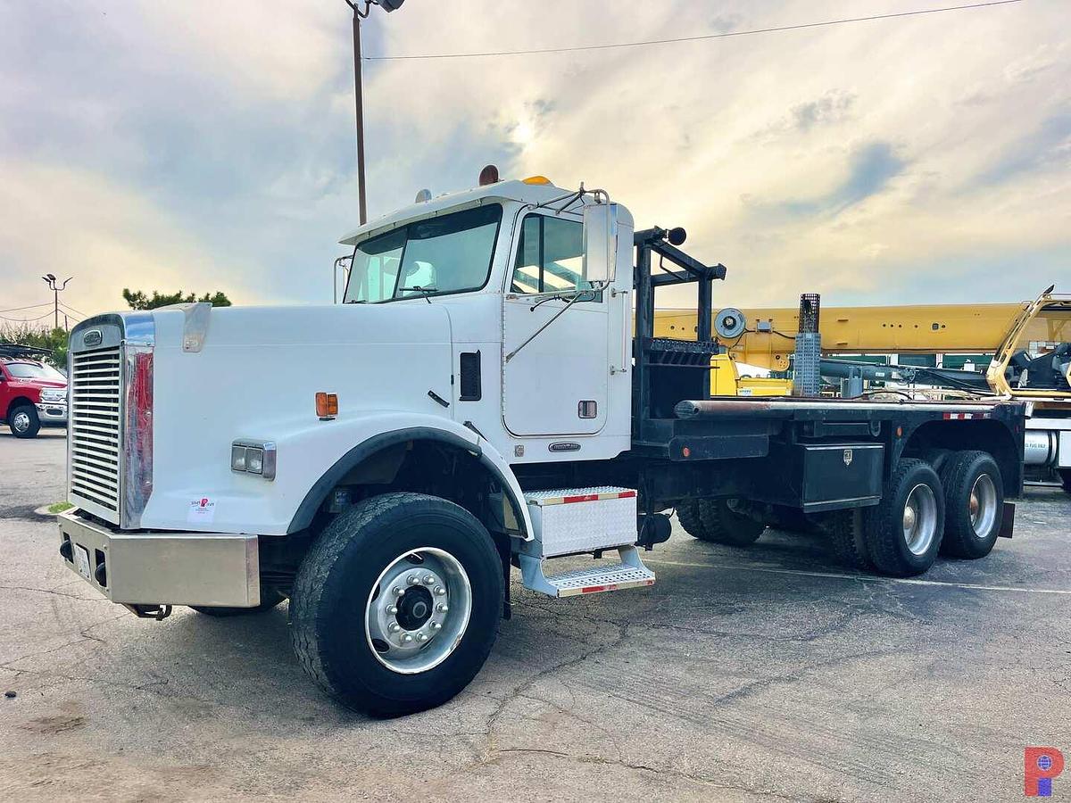 Used 2006 FREIGHTLINER FLD120 SD T/A 60K HYD WINCH BED TRUCK