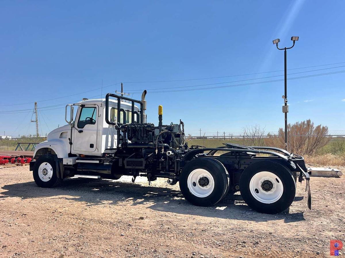 Used 2004 MACK CV713 T/A DAYCAB KILL TRUCK