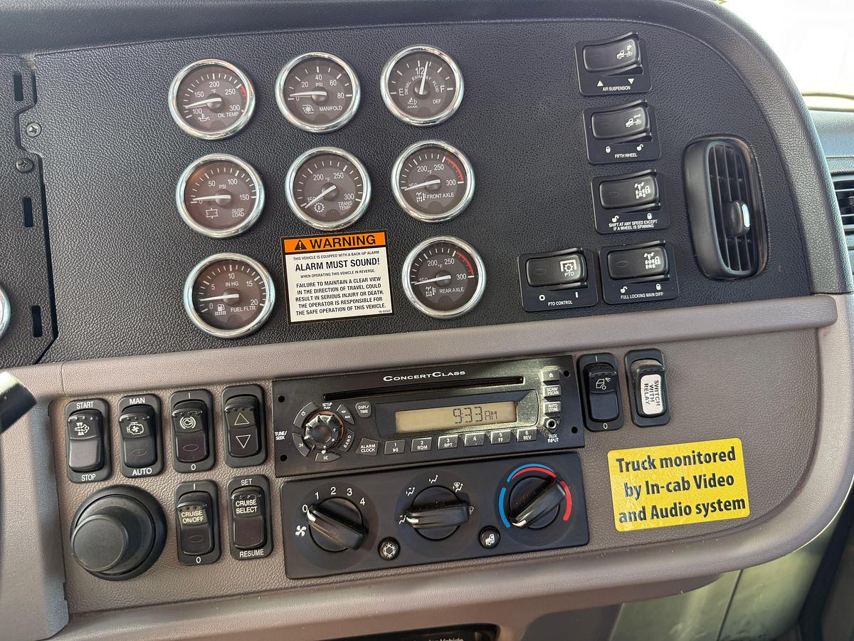 Used 2013 PETERBILT 367 T/A DAYCAB TRUCK TRACTOR