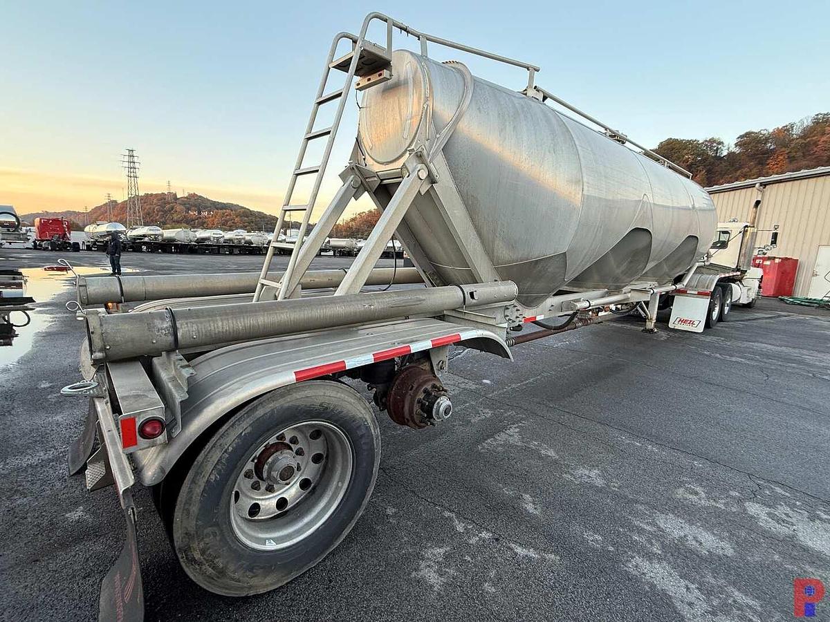 Used 2017 HEIL 1040 CU. FT T/A DRY BULK    PNEUMATIC TRAILER