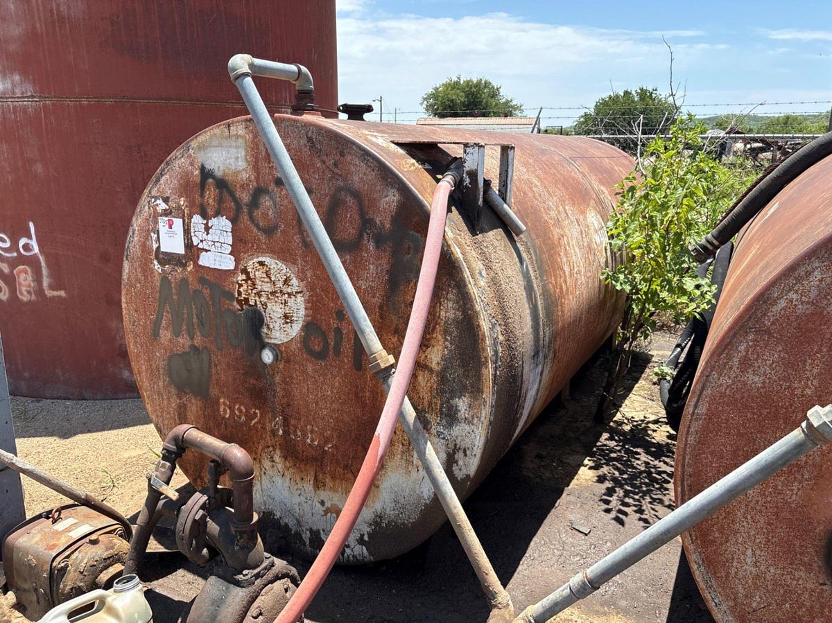 Used 2,000 gallon horizontal oil tank