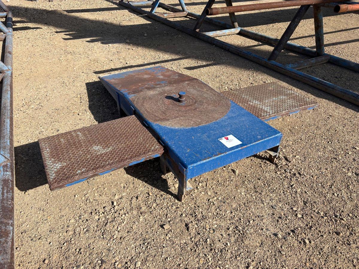 Used Kingpin hitch adapter for inverted 5th wheel trailers