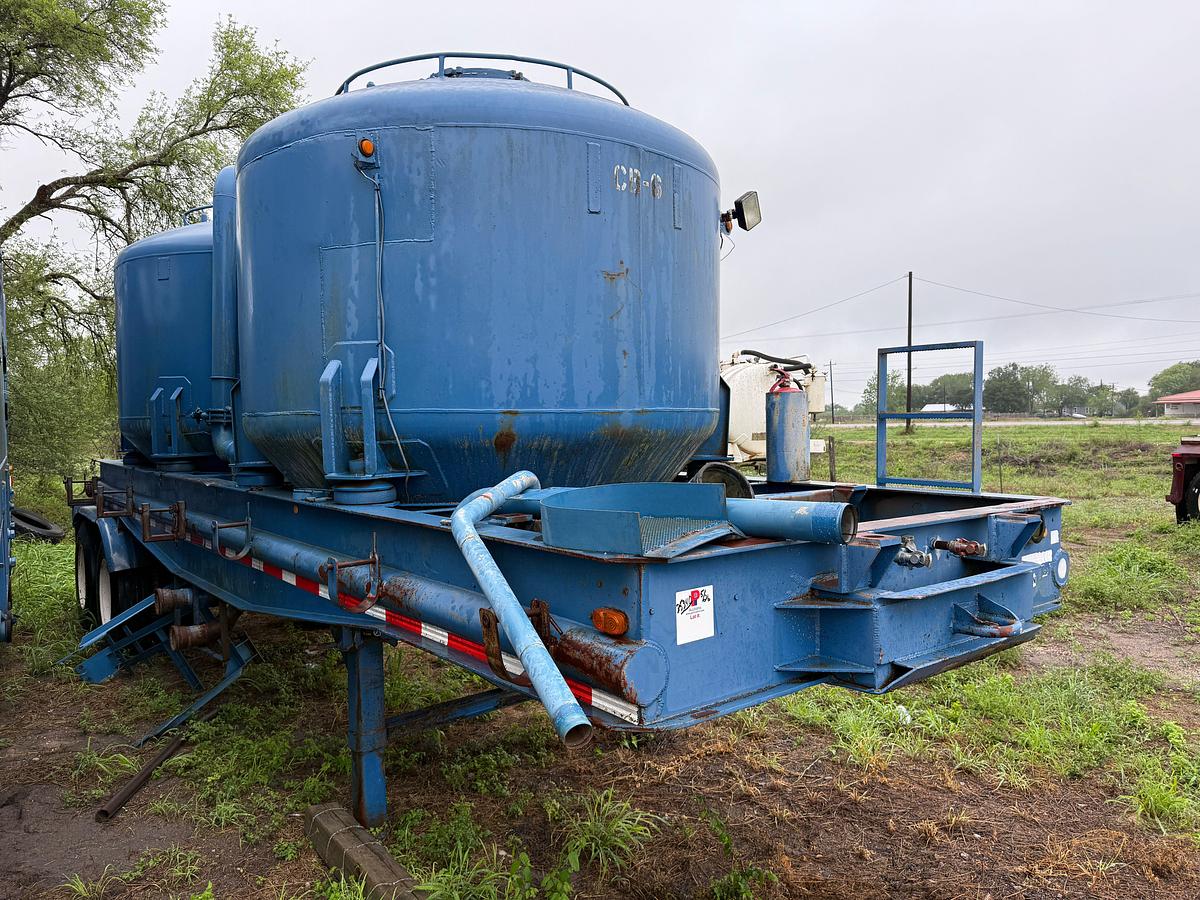 Used DBL POD 660 CF T/A BULK CEMENT TRAILER