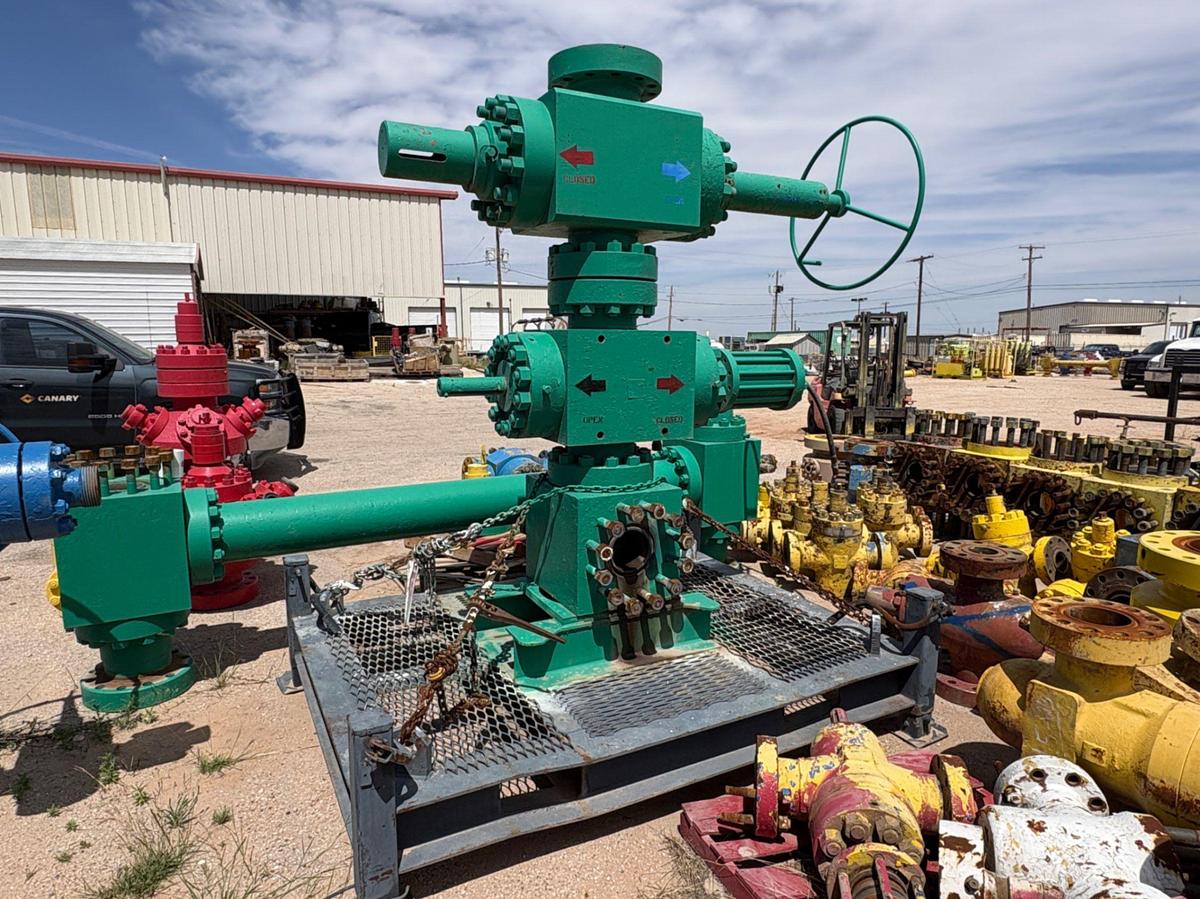 Used 7-1/16” 10K frac tree & transport skid