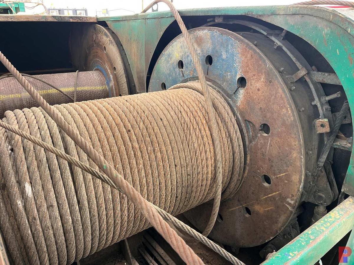 Used PENGO / HENDRICKSON BACK IN WELL SERVICE RIG MTD ON 5-AXLE CARRIER