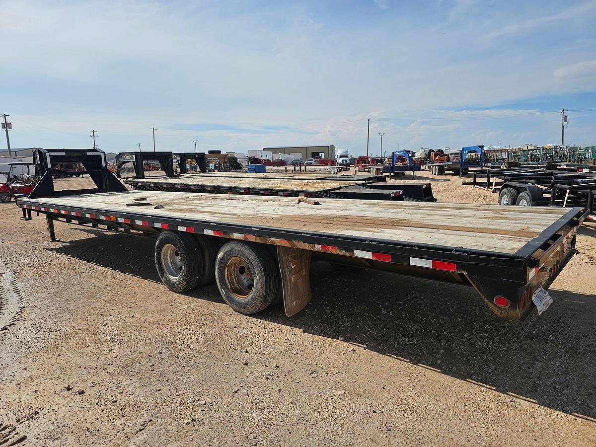 Used 2019 PJ 30’ X 102” T/A GOOSENECK TRAILER
