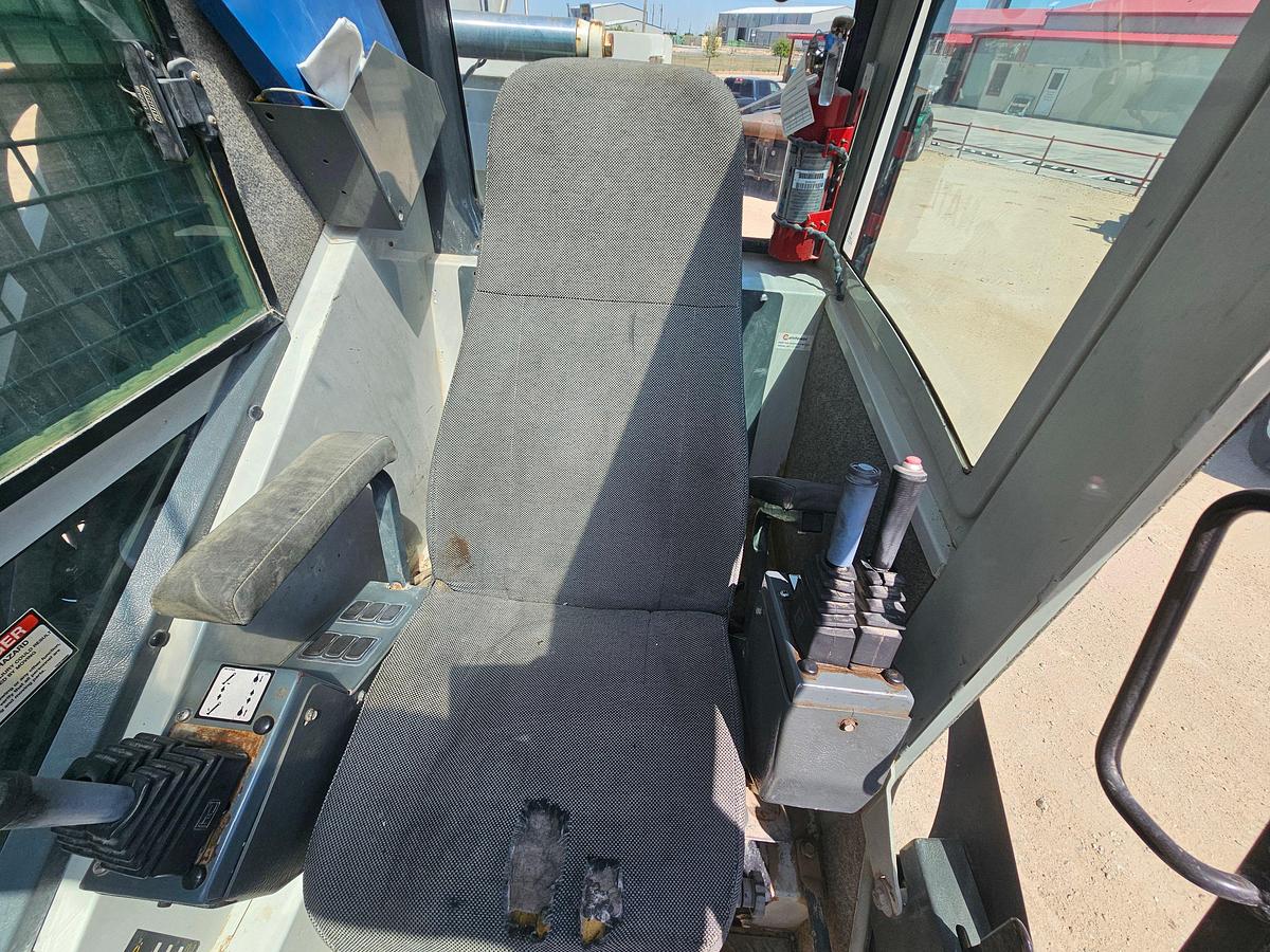 Used 2013 NATIONAL NBT-40 40 TON CRANE MTD ON 2013 PETERBILT 367