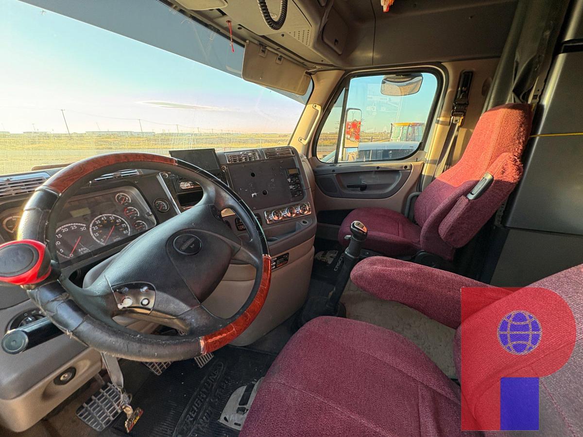 Used 2010 FREIGHTLINER CASCADIA T/A SLEEPER HAUL TRUCK