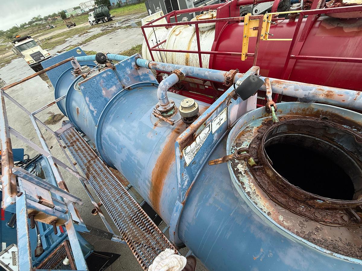 Used 2005 WORLEY WELDING WORKS 5,000 GAL 3-COMP ACID TRANSPORT TRAILER