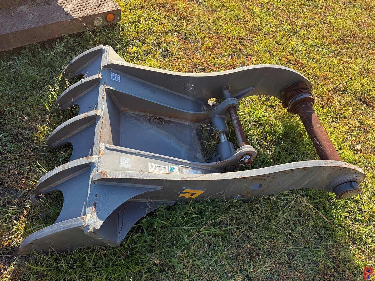 Used ROCKLAND 42” X 62” HYDRAULIC EXCAVATOR THUMB FITS DEVELON 300LC-7