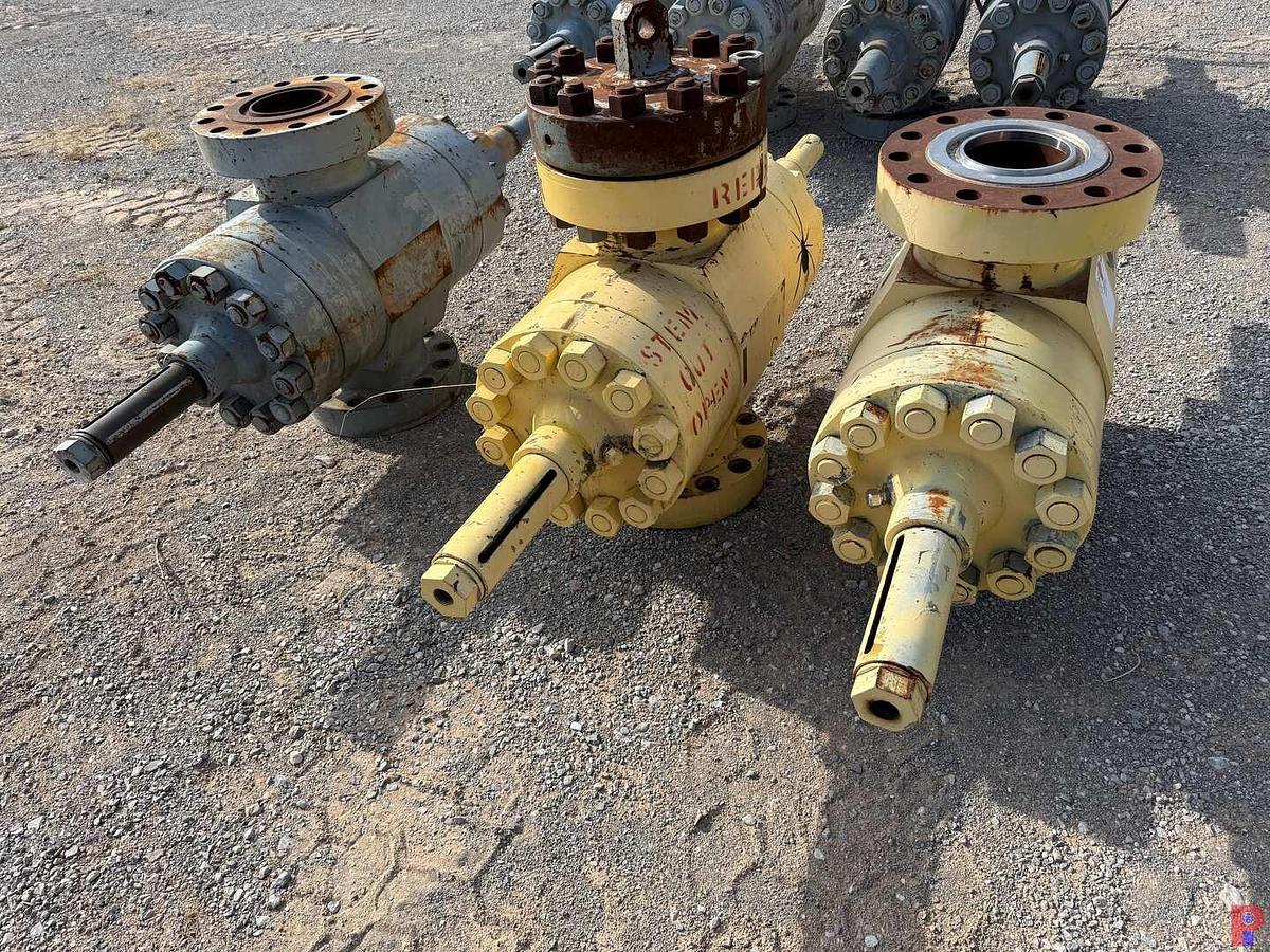 Used (3 X $) SSV 7-1/16” 10K WP MANUAL FRAC VALVES