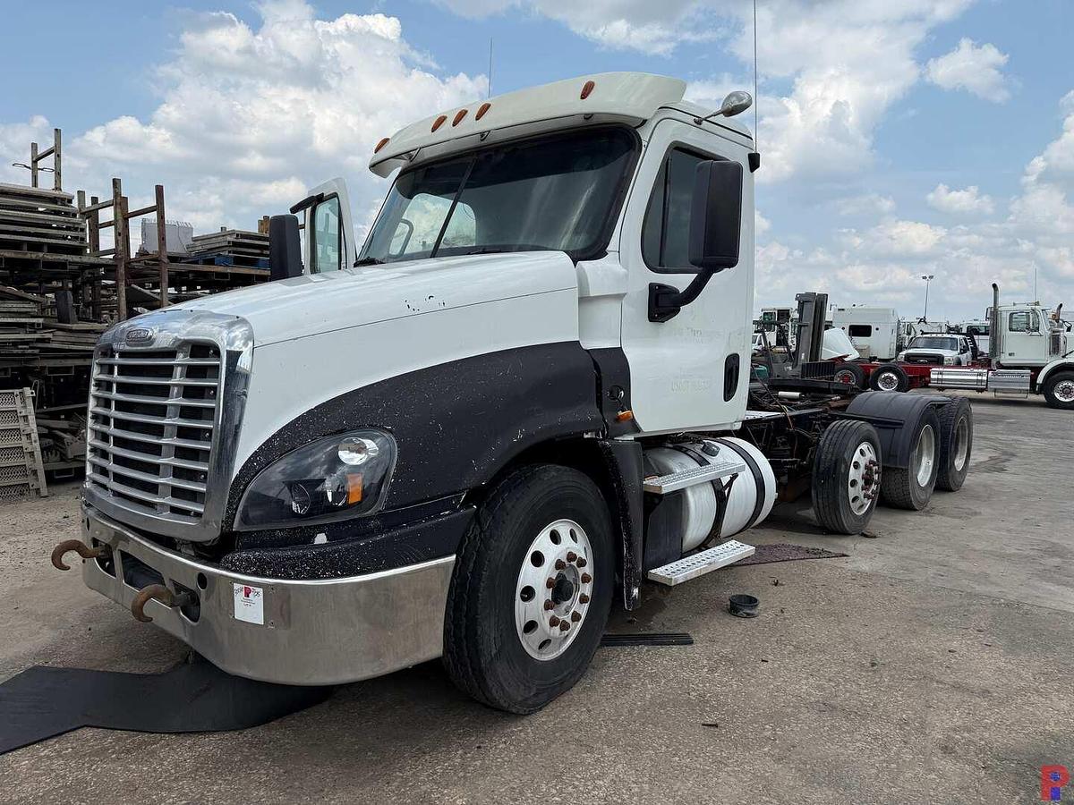 Used 2018 FREIGHTLINER CASCADIA TRI AXLE DAY CAB TRUCK TRACTOR