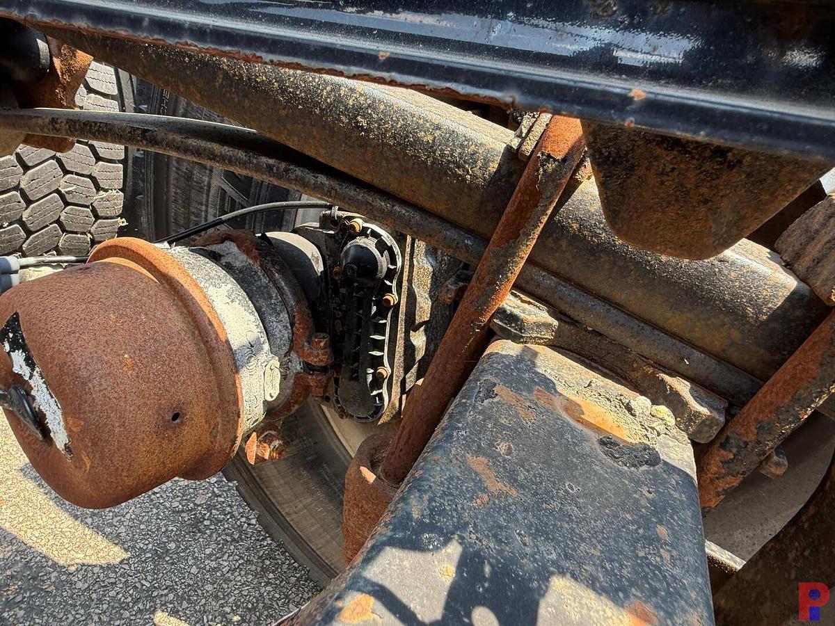 Used 2015 MACK PINNACLE CHU613 TRI AXLE SLEEPER TRUCK