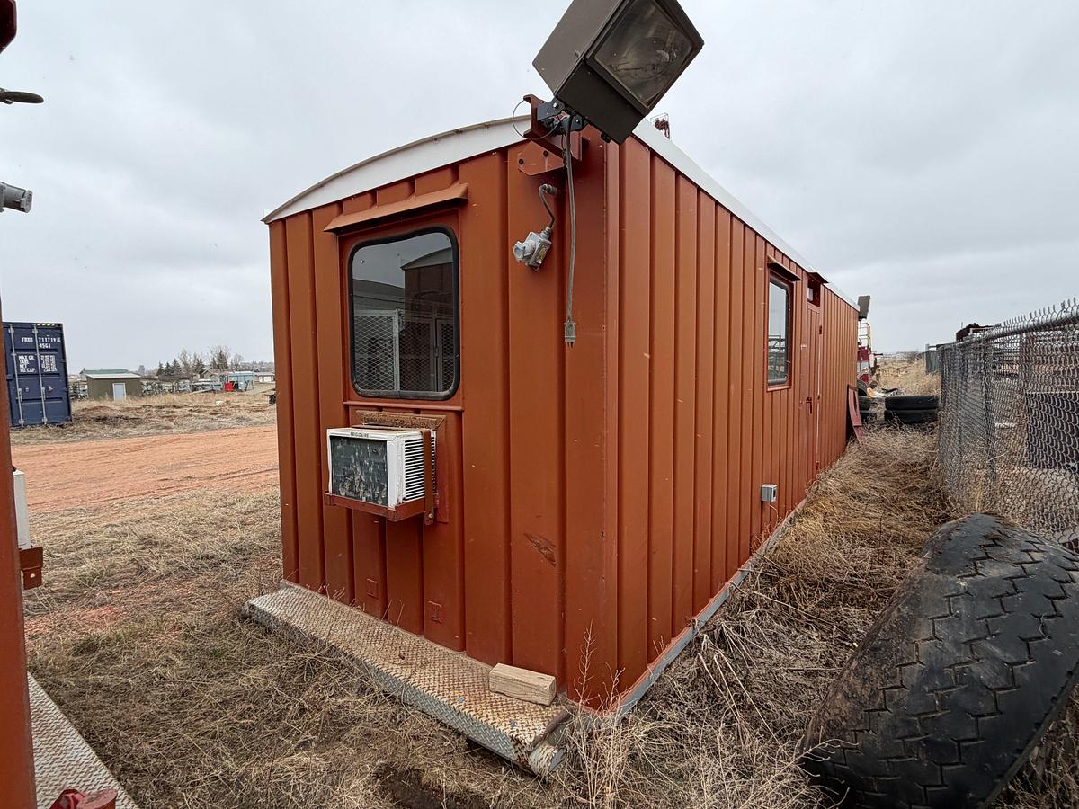 Used 35x8.5x9H SKIDDED DOG HOUSE