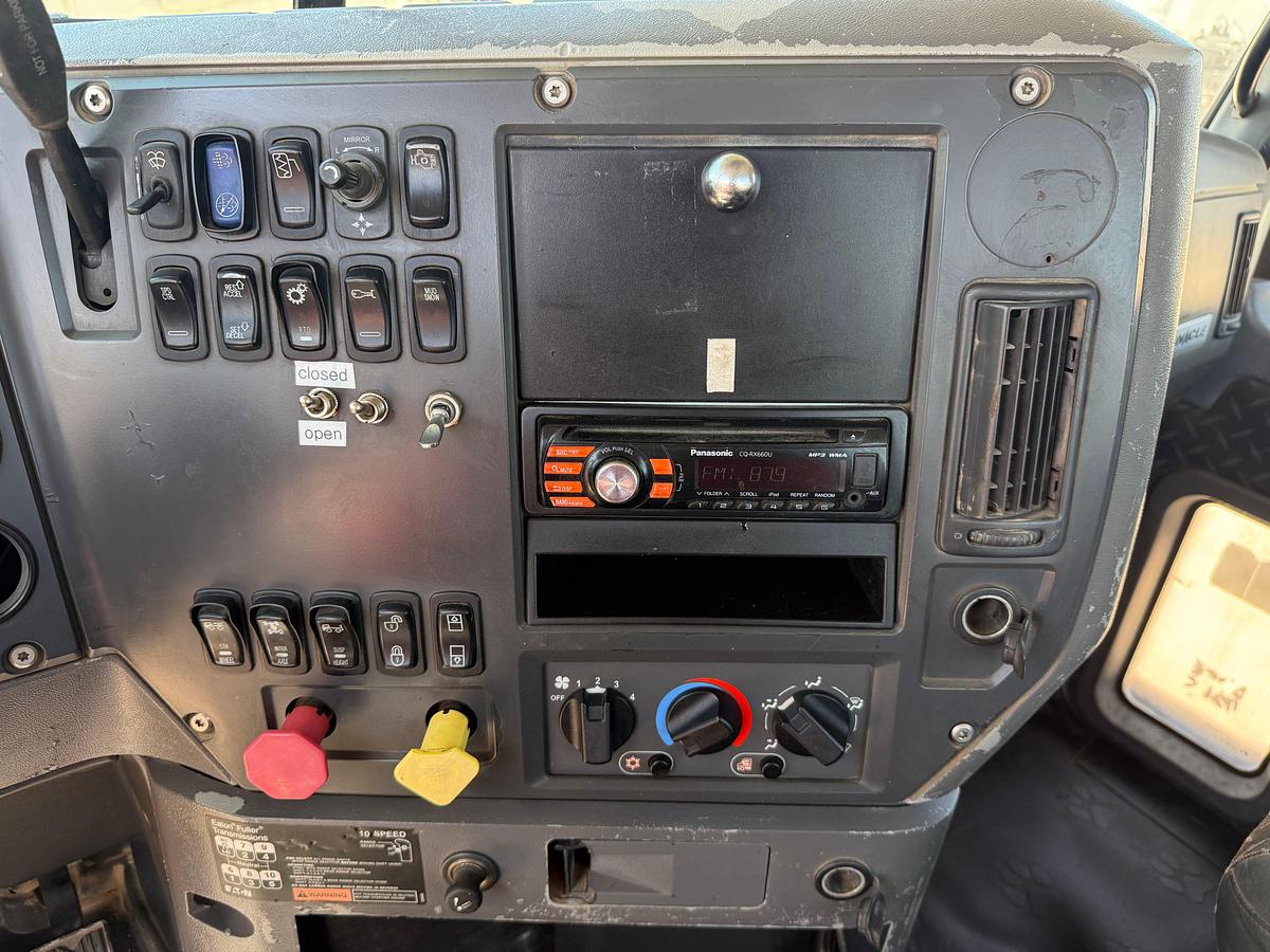 Used 2008 MACK PINNACLE T/A DAYCAB HAUL TRUCK