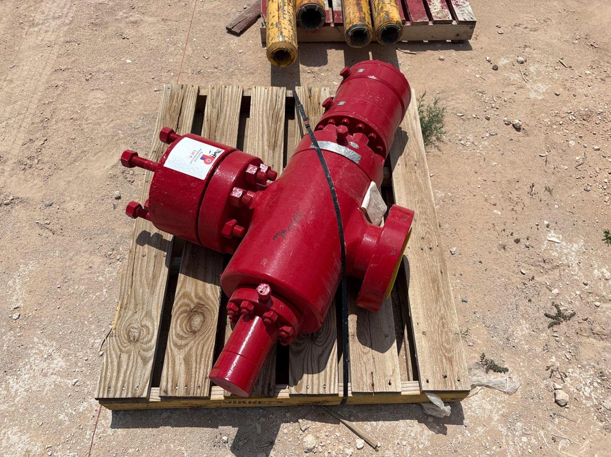 Used 2-1/16” 5k hydraulic gate valve w/ DSA