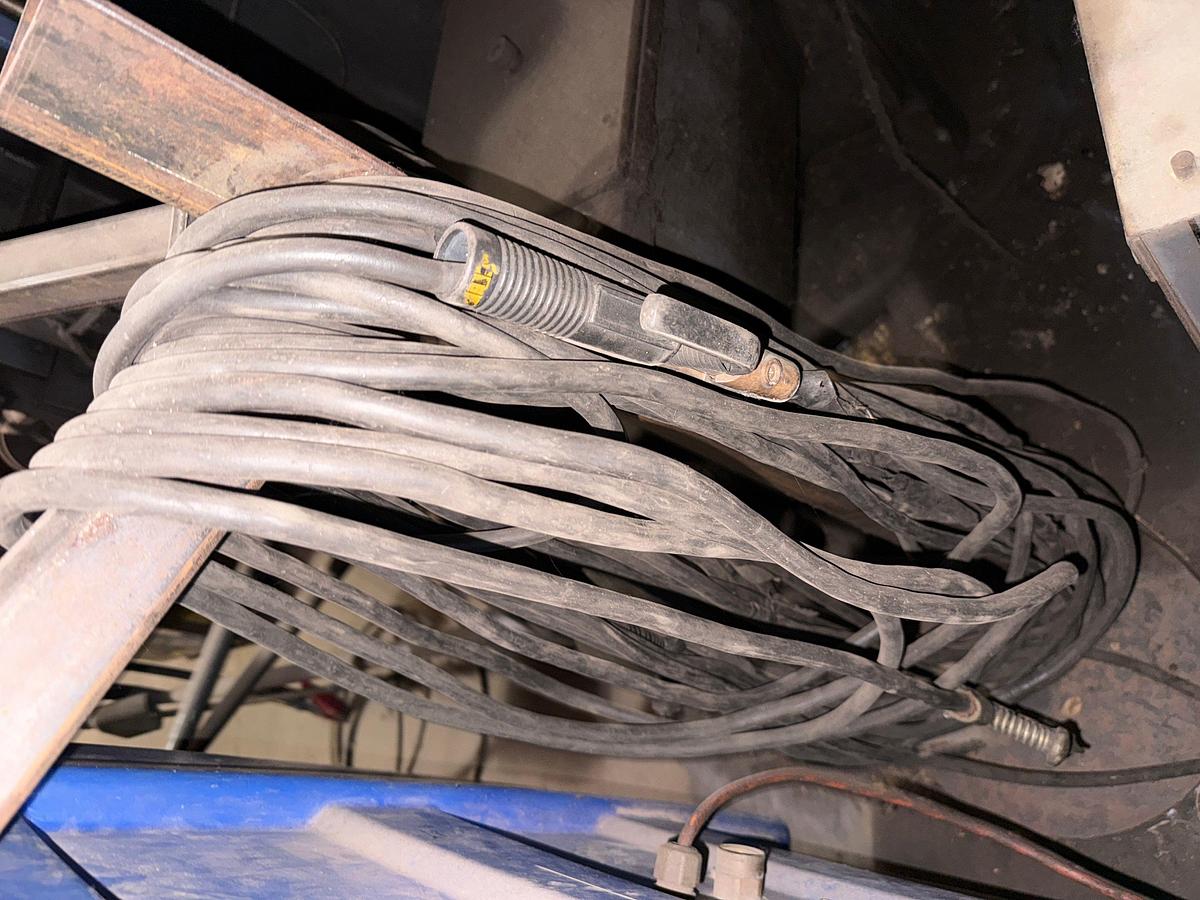 Used LINCOLN IDEALARC R3R-400 DC ARC WELDER W/ LEADS