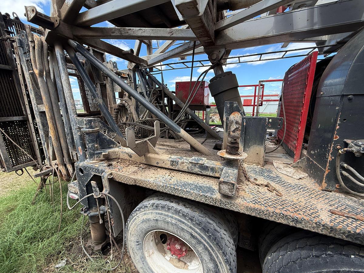 Used FRANKS EXPLORER III 96’-215K 4-AXLE WELL SERVICE WORKOVER RIG