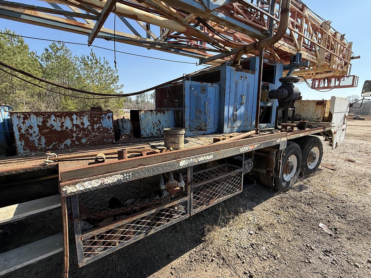 Used 2007 MOOR RIG XJ60 DD 104'-200K 5-AXLE WELL SERVICE WORKOVER RIG