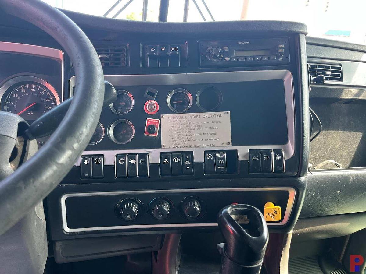 Used 2009 KENWORTH T800 T/A 36” SLEEPER TRUCK