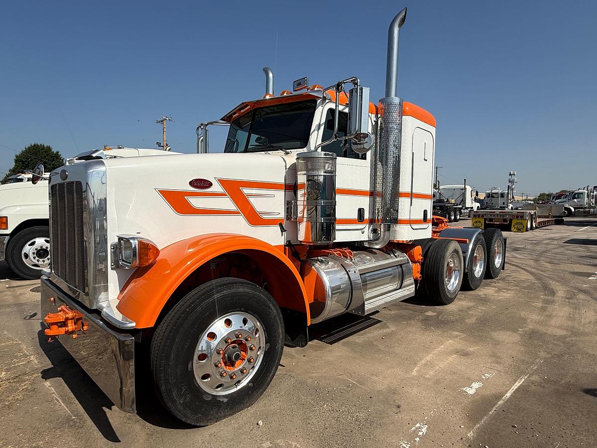 Used 2013 PETERBILT 367 TRI-AXLE SLEEPER TRUCK