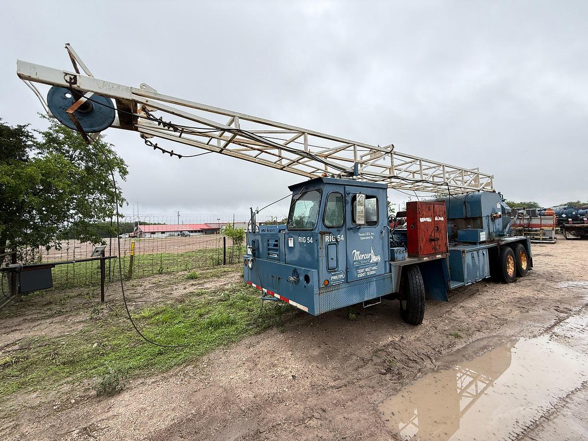 Used 40’ MAST 42”X8” T/A SWAB RIG P/B DETROIT 6V71