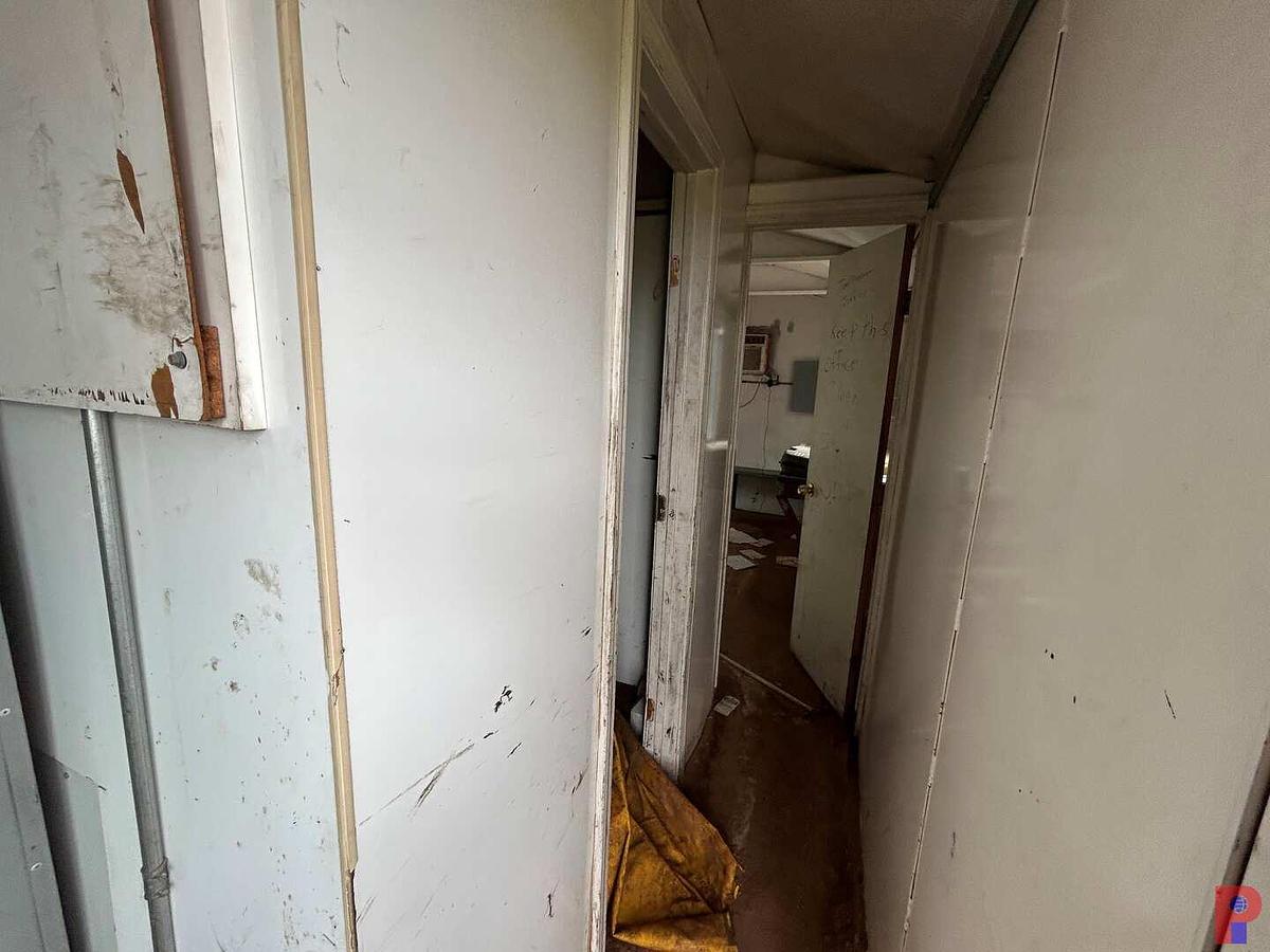 Used 33’ X 8.5’ X 9.5’ TOOL PUSHER DOGHOUSE W/ LOCKER ROOM & BATHROOM