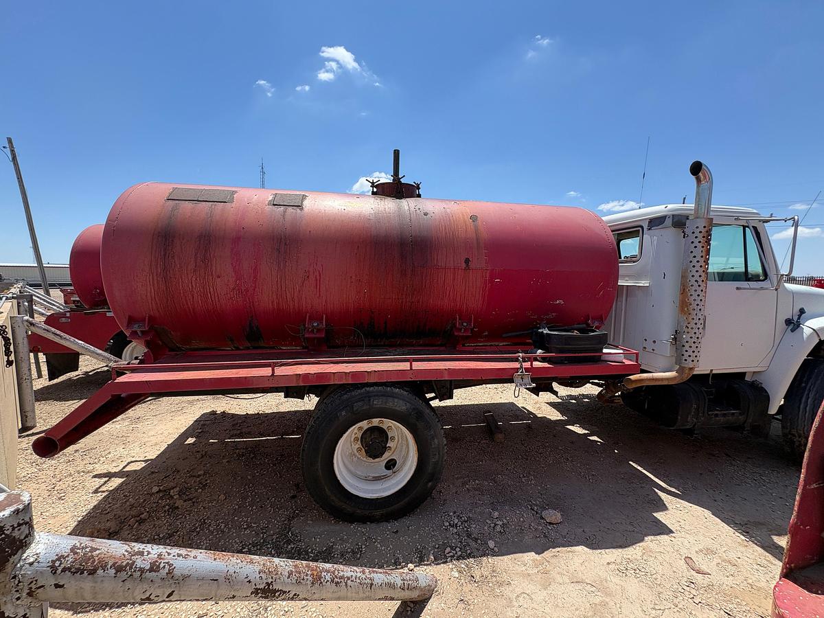 Used 1984 INTERNATIONAL 1954 S/A DAYCAB VACUUM TRUCK