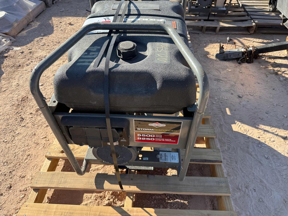 Used STORM RESPONDER MODEL 030430 / 5500 AC WATTS / 120/240-VOLTS P/B BRIGGS&STRATTON GAS ENGINE PORTABLE GENERATOR
