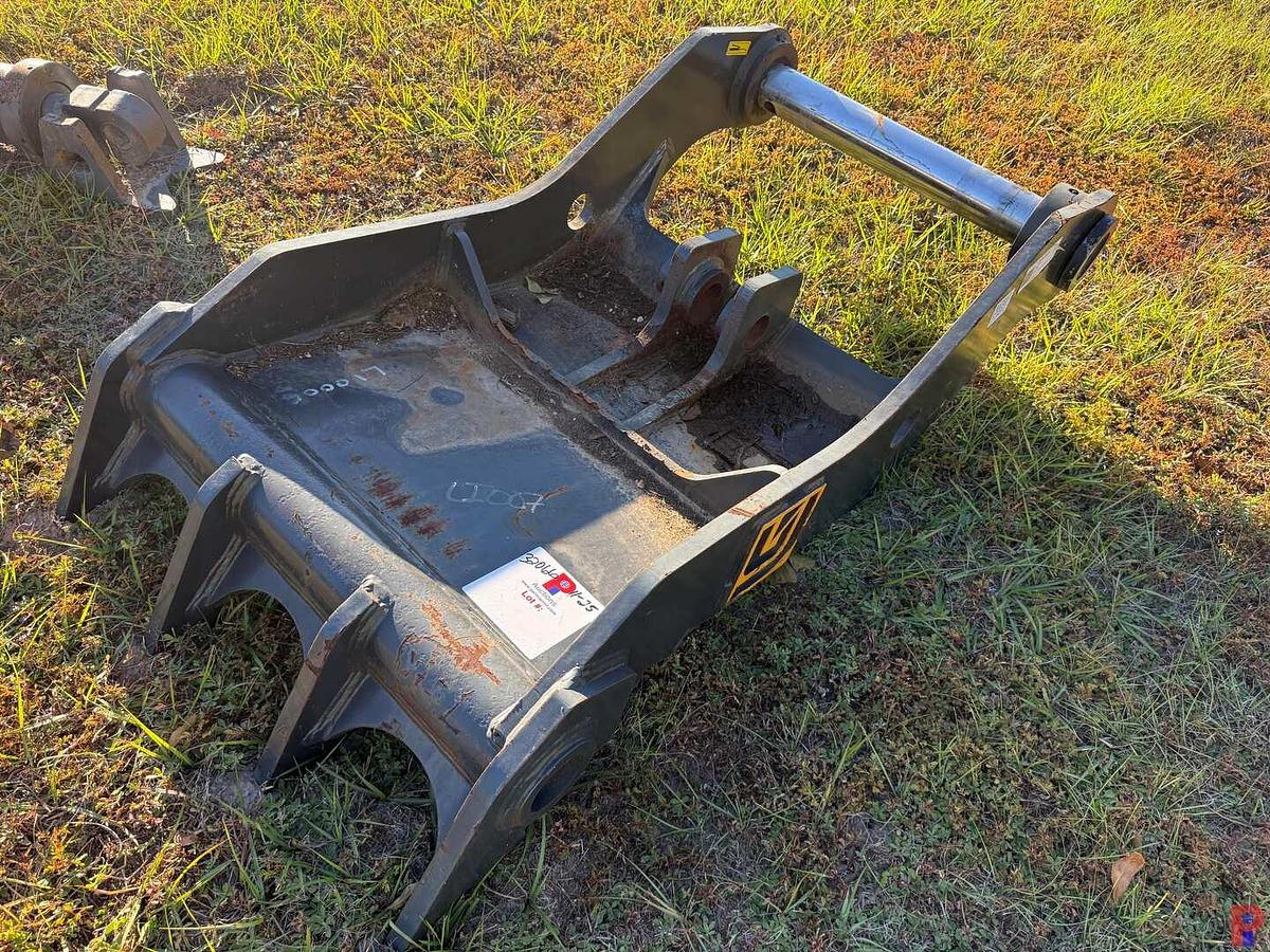 Used LUIIGONG 32” X 62” HYDRAULIC EXCAVATOR THUMB