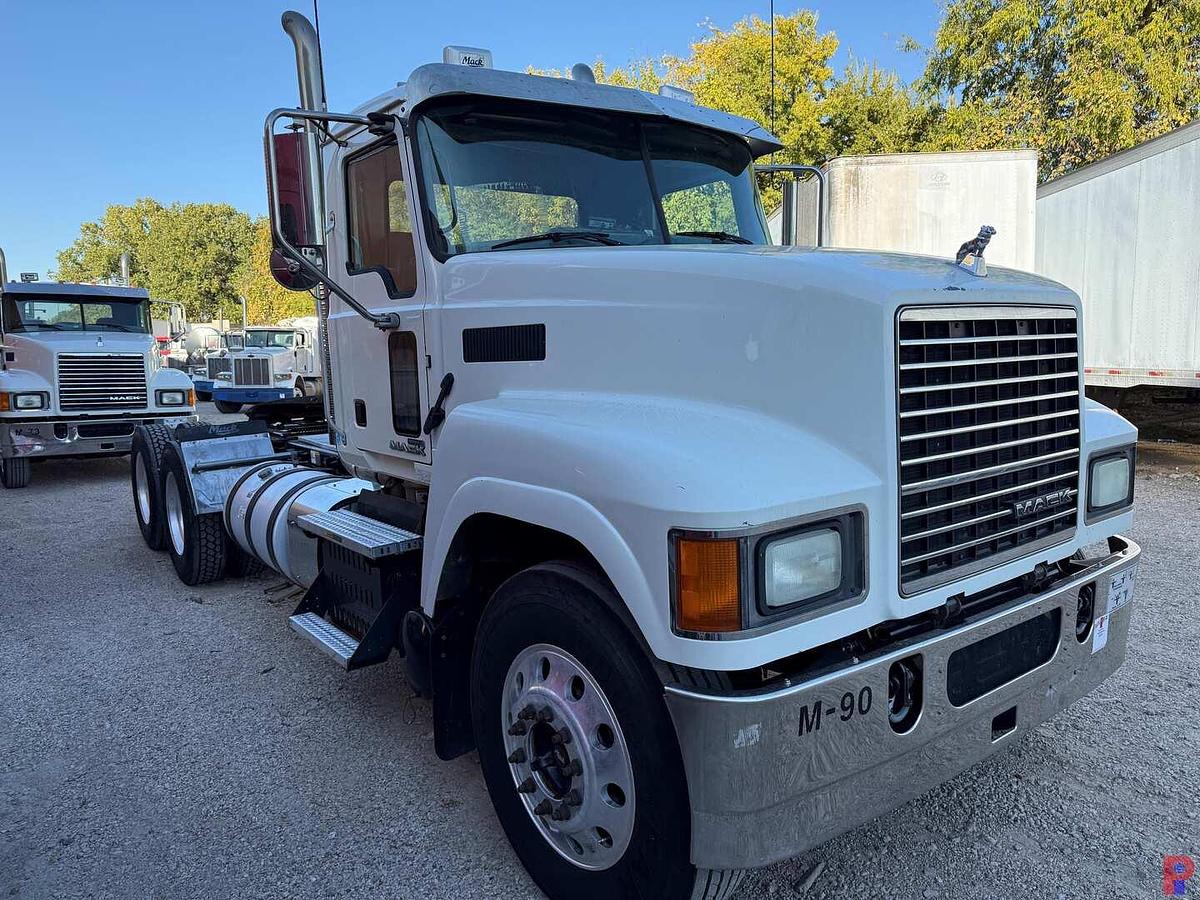 Used 2015 MACK CHU613 PINNACLE T/A DAY CAB TRUCK TRACTOR