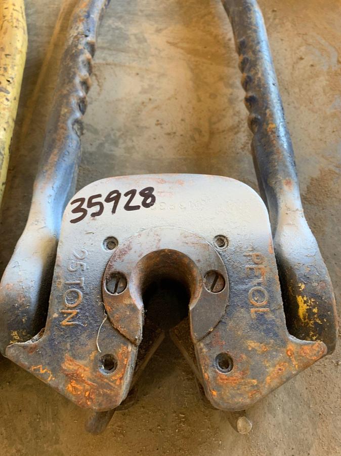 Used (2) 5/8 to 3/4 PETOL Plate Type 25 Ton Rod Elevators