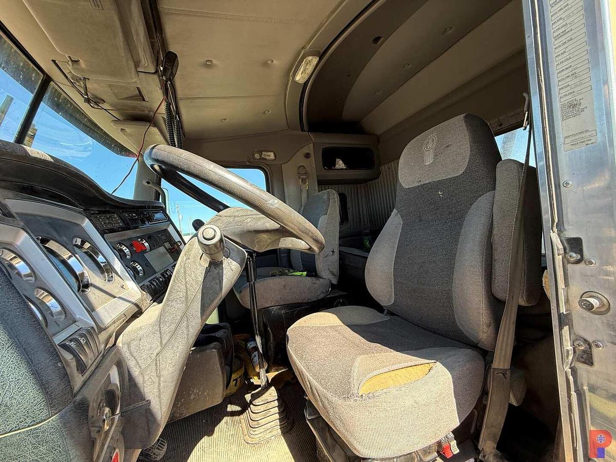 Used 2008 KENWORTH T800 T/A 36” SLEEPER 45K LBS. WINCH TRUCK