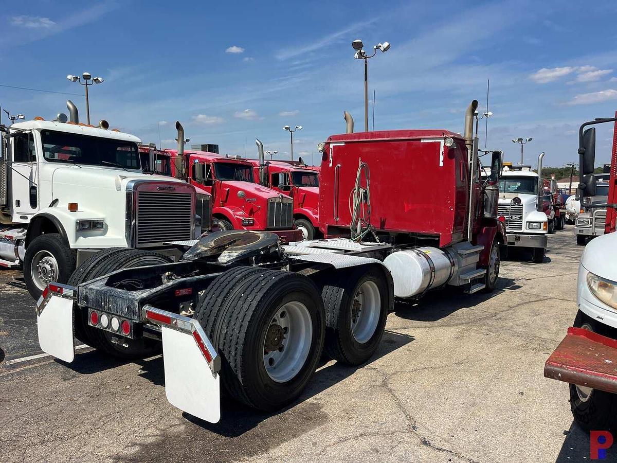 Used 2015 WESTERN STAR 4900 SB T/A 24” SLEEPER TRUCK