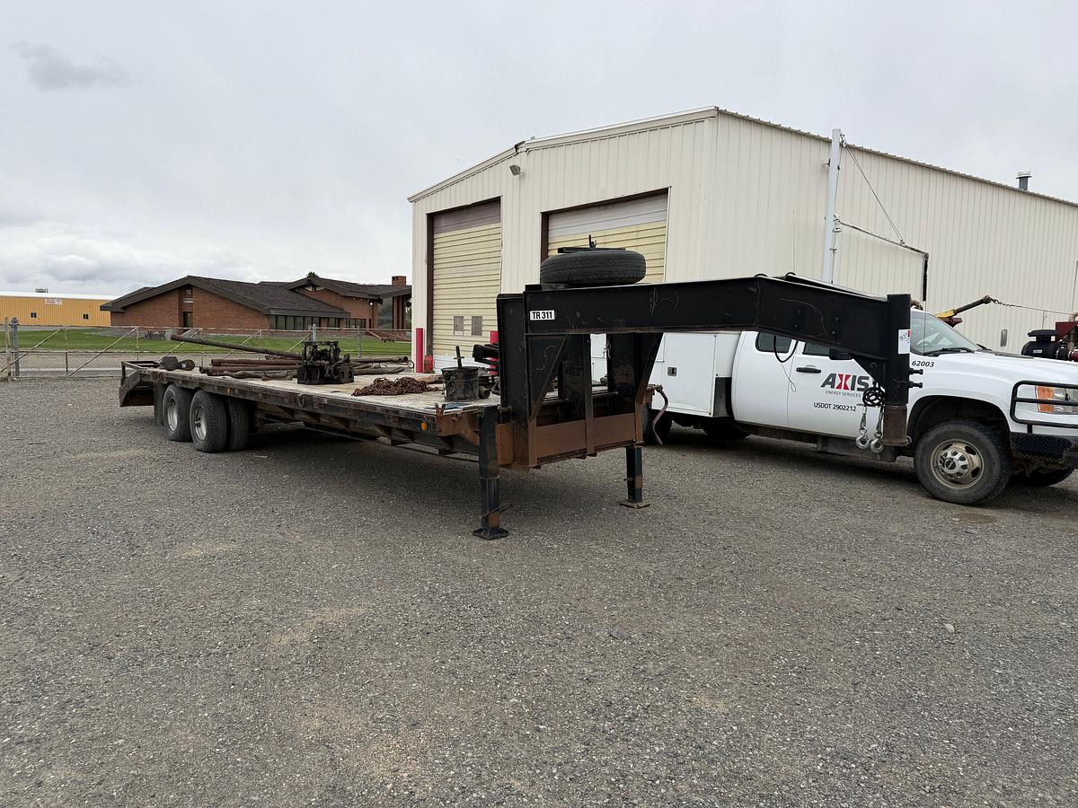 Used 1990 Top Hand 28’ Flat bed Gooseneck Trailer