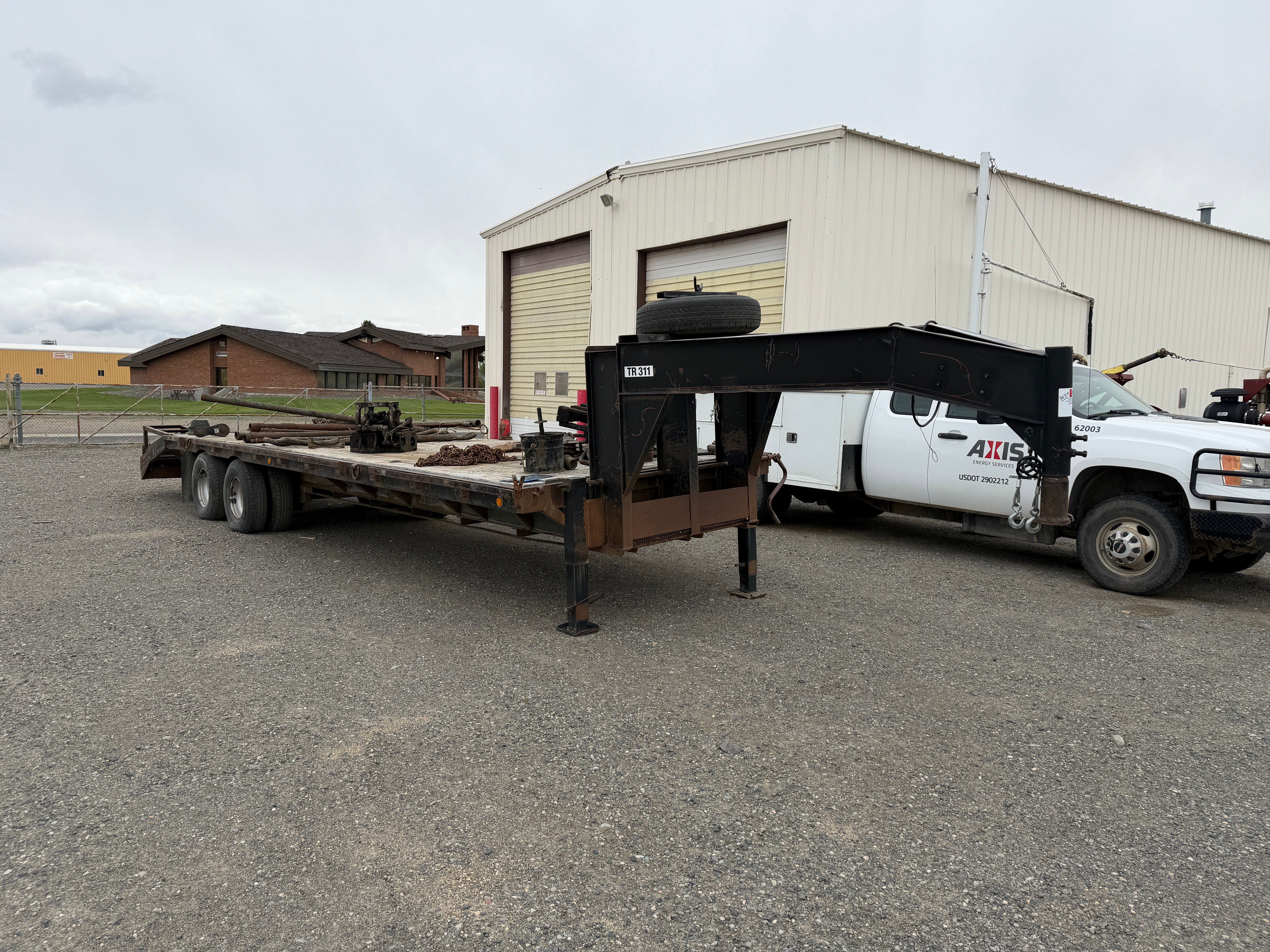 Used 1990 Top Hand 28’ Flat bed Gooseneck Trailer