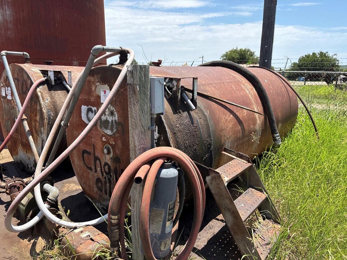 Used 2,000 gallon horizontal oil tank