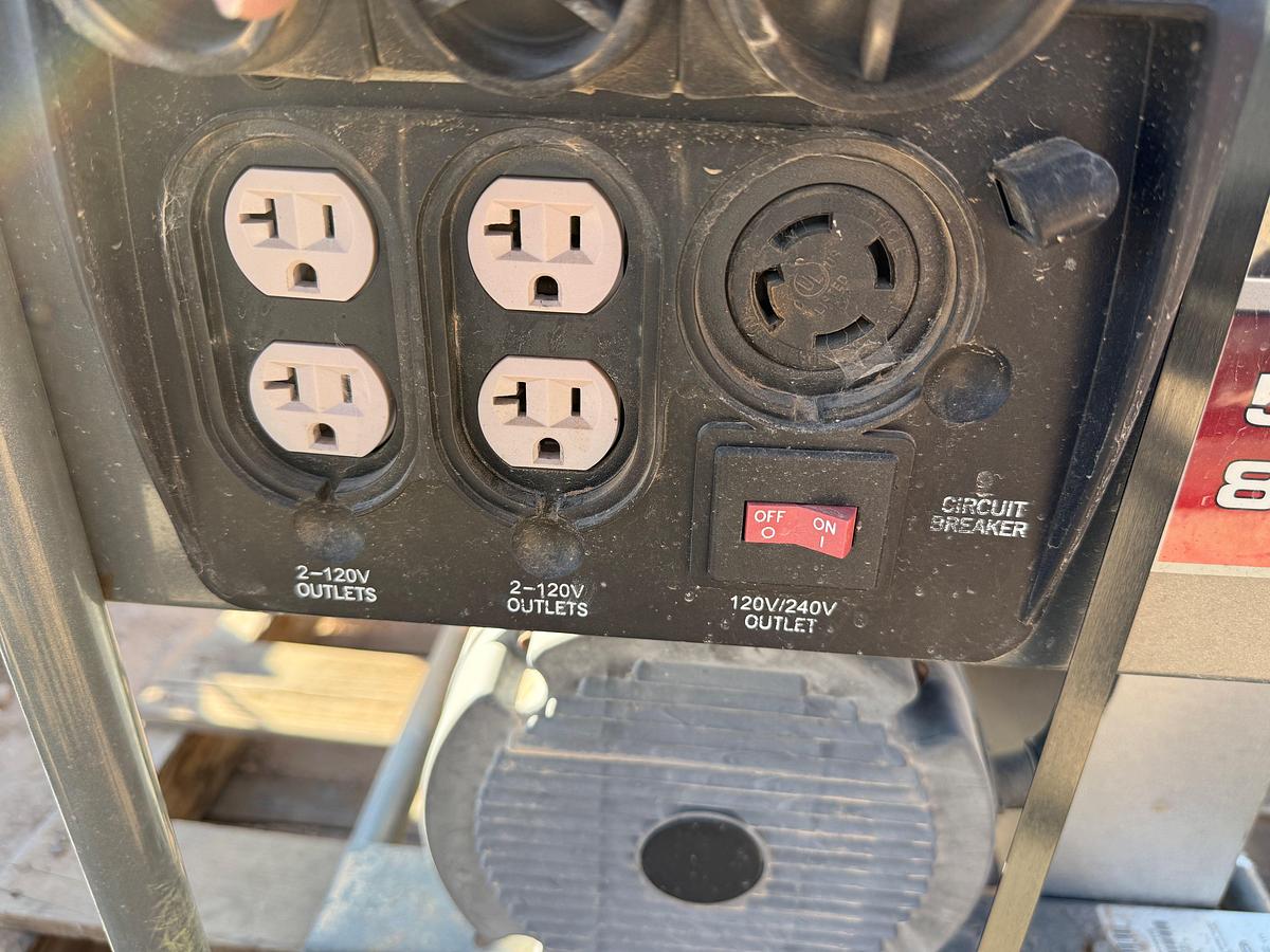 Used STORM RESPONDER MODEL 030430 / 5500 AC WATTS / 120/240-VOLTS P/B BRIGGS&STRATTON GAS ENGINE PORTABLE GENERATOR