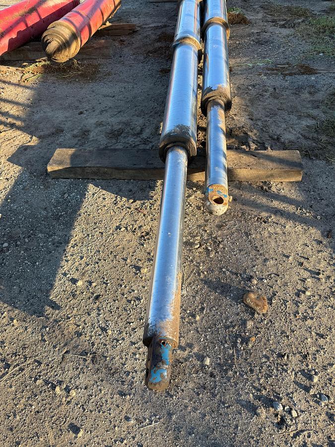 Used (4) ASSORTED HYDRAULIC RAISING RAMS F/ WELL SERVICE RIGS