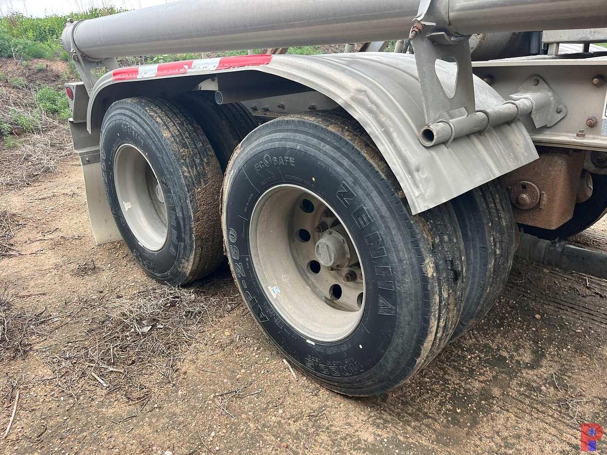 Used 2005 TRAIL KING 1,000 CU. FT. ALUMINUM PNEUMATIC TRAILER W/ BLOWER