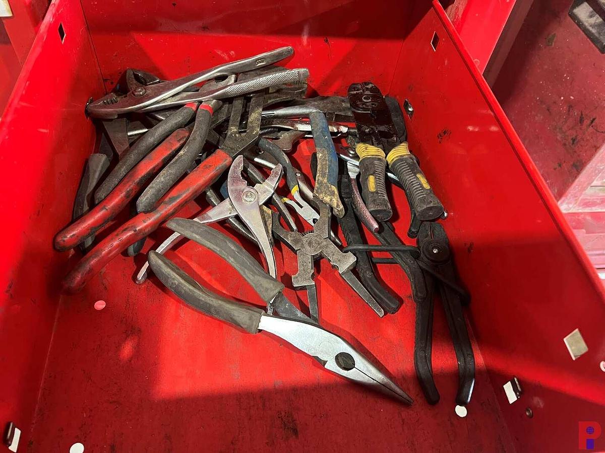 Used US GENERAL 22 DRAWER INDUSTRIAL TOOL BOX & POPULAR MECHANICS TOOL BOX W/ TOOLS TO INCLUDE: SEE DETAILS