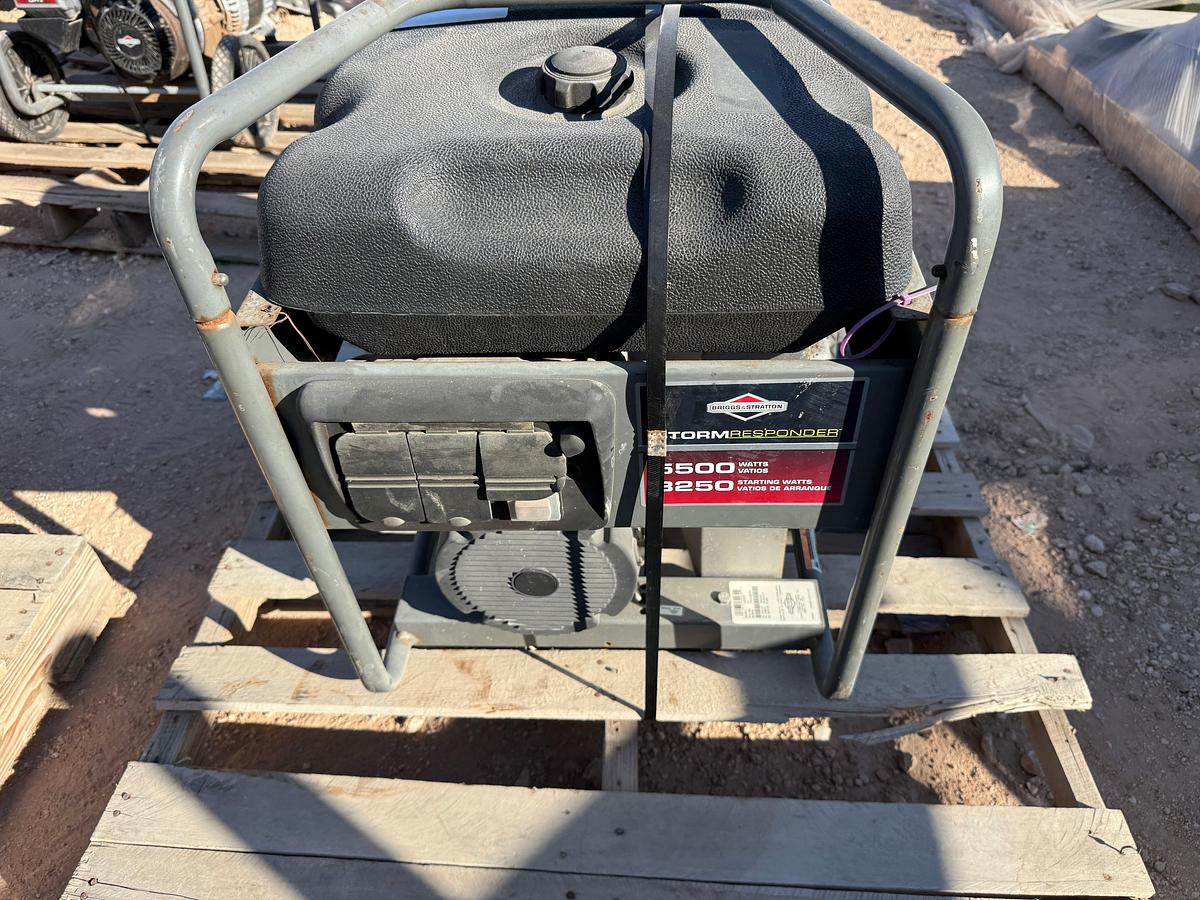Used STORM RESPONDER MODEL 030430 / 5500 AC WATTS / 120/240-VOLTS P/B BRIGGS&STRATTON GAS ENGINE PORTABLE GENERATOR