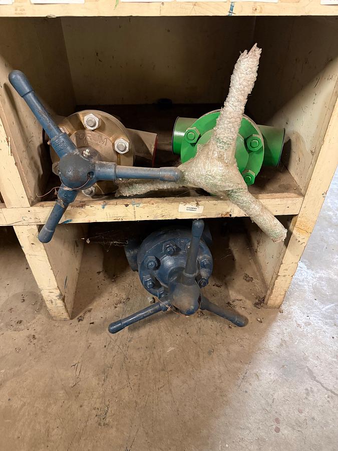 Used LOT W/ UNUSED- (2) 2-3/8" 1,500LB ALUMINUM BRONZE & (1) FORUM 2-7/8" ORBIT MASTER GATE VALVES
