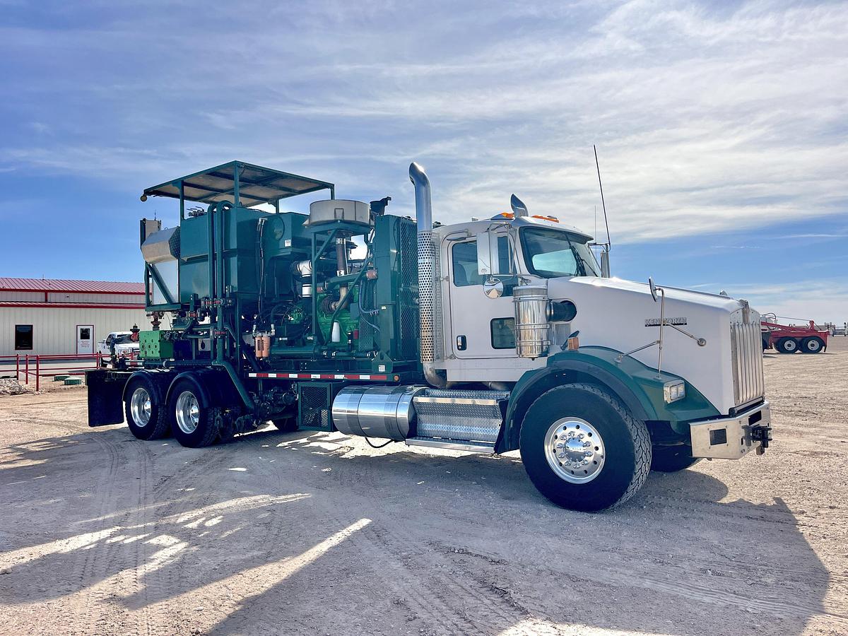 Used WEIR SPM 600-HP 15K WP TRIPLEX PUMP UNIT MTD ON 2008 KENWORTH T800 T/A TRUCK