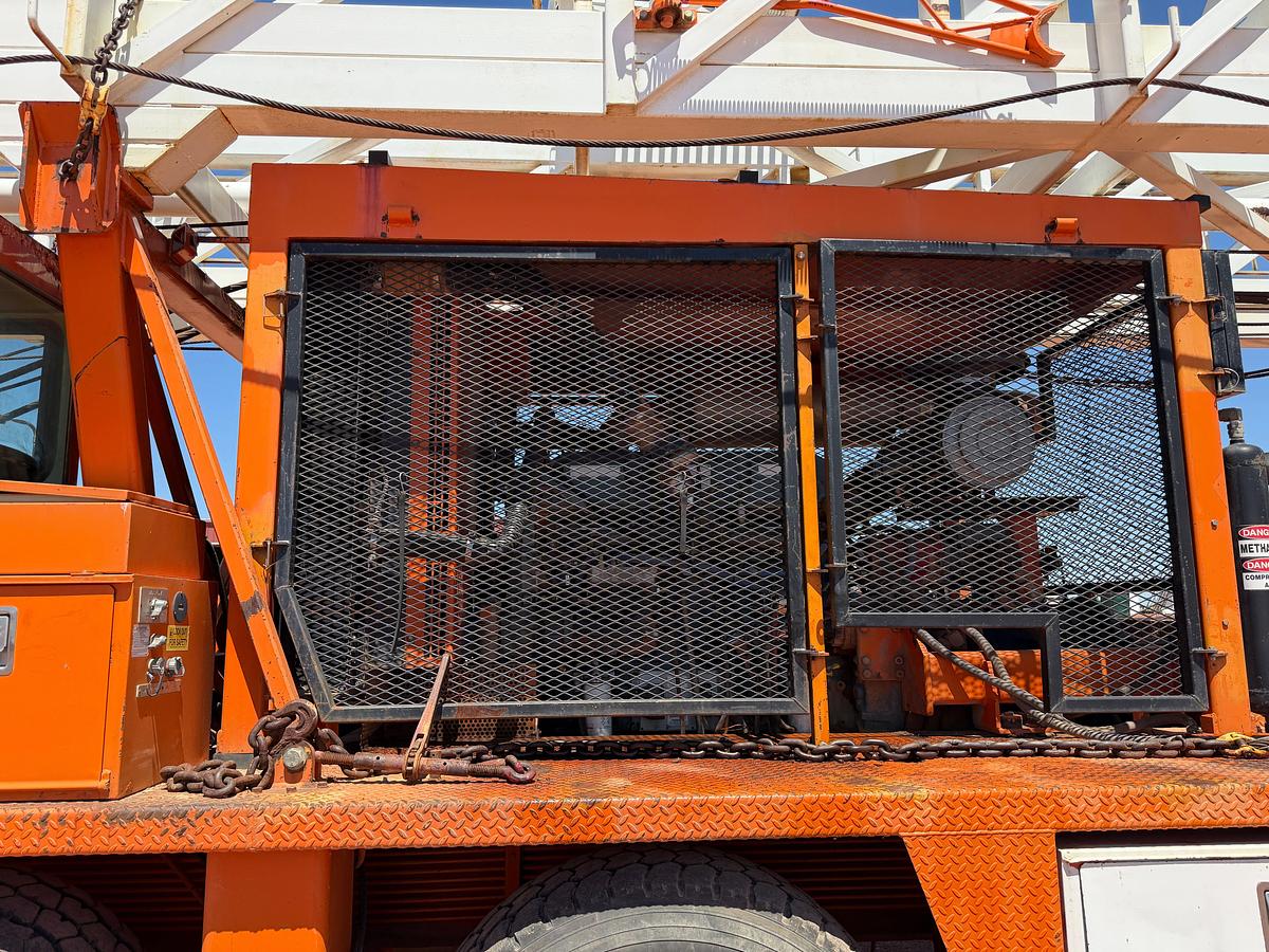 Used 2006 TAYLOR C500 DD 104'-250K 5-AXLE WELL SERVICE WORKOVER RIG