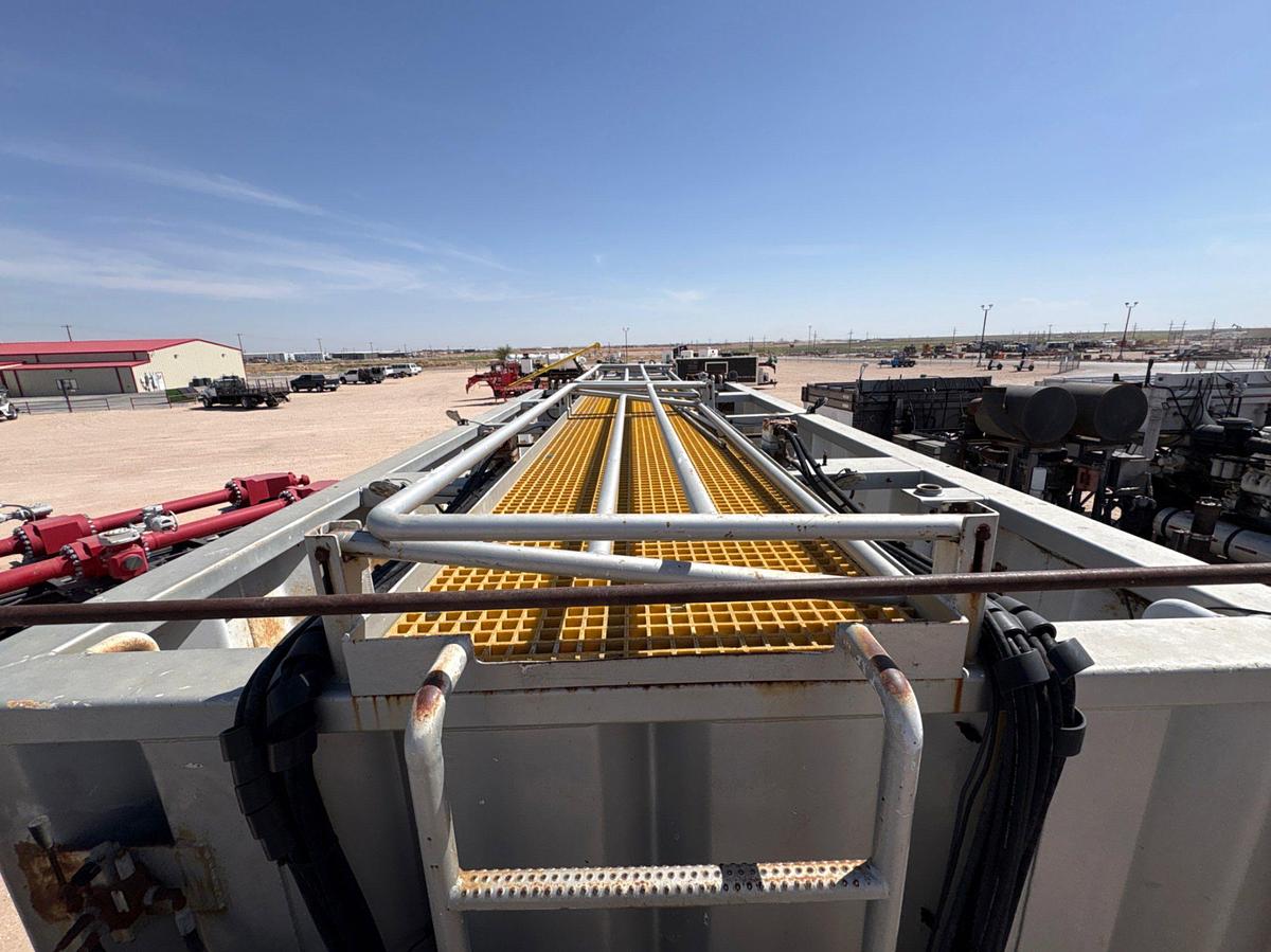 Used 2011 SUREFIRE SF2290 T/A 200BBL OPEN TOP MIXING TRAILER